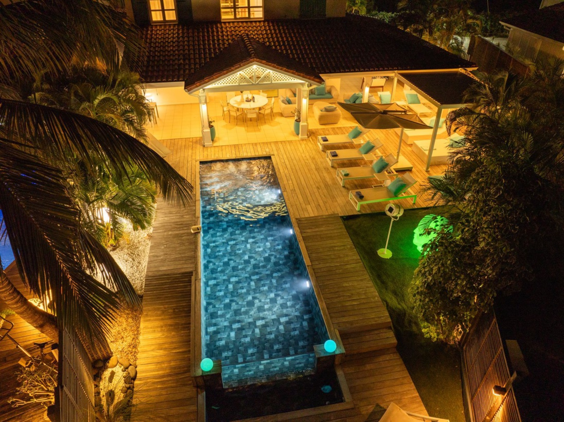 Devant la terrasse de la Villa de luxe, le lagon de Saint François Guadeloupe Devant la terrasse de la Villa de luxe, le lagon de Saint François Guadeloupe