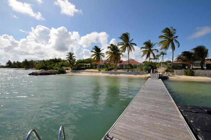 le ponton commun de la résdience les jardins du Hamak Guadeloupe où pouvez amarrer  votre bateau