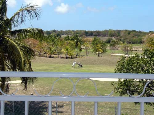 Golf vue d'une fenetre d'une Chambre de la Villa de luxe en Guadeloupe