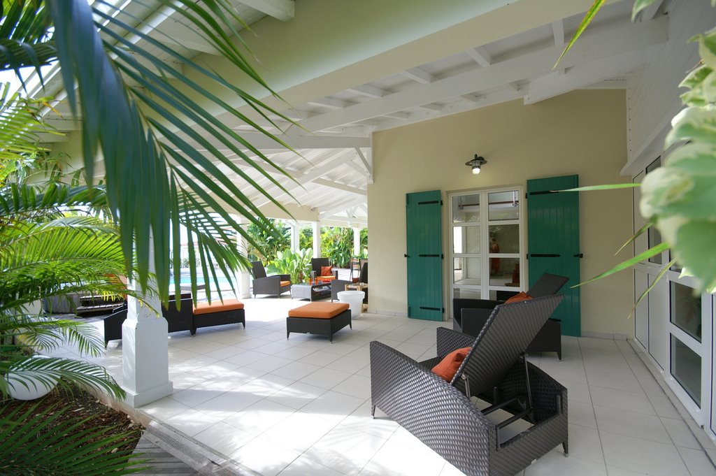 Terrasse couverte avec Transats de la villa en Guadeloupe