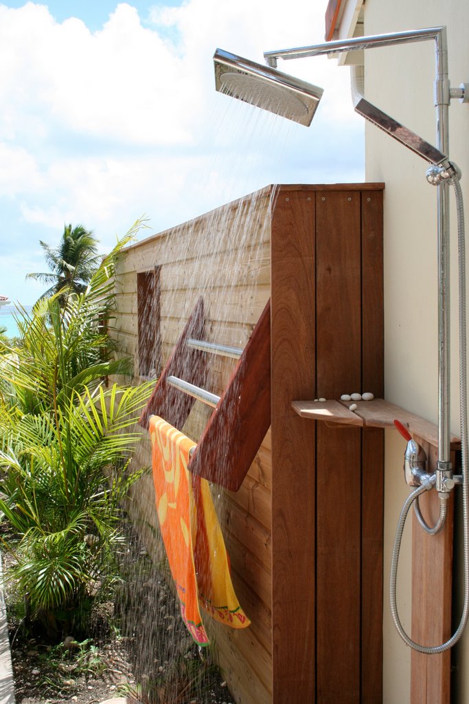 douche extérieure à la villa de Guadeloupe avec eau chaude