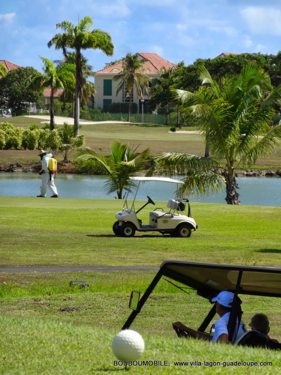 La villa Boubou vue du départ 18 du golf