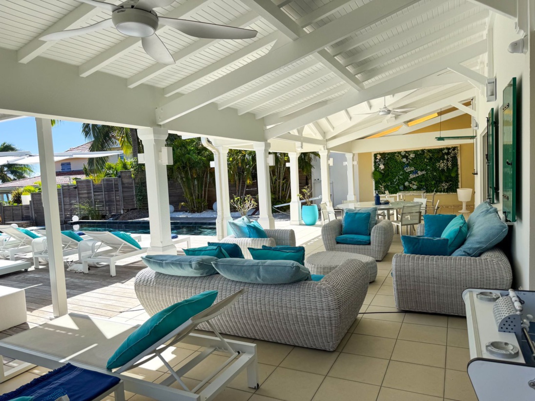 Descriptif et Photos des extérieurs de la Villa de standing en Guadeloupe