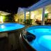 Jacuzzi et piscine de la villa en Guadeloupe